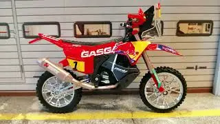 GASGAS RX450F Dakar 2023 No.1 Sam Sunderland made by Bburago in scale 1:18