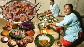 How village women cooking chicken curry with BRINJAL || Nepali Rural Village Kitchen#nepalivillage