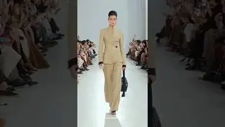 Lu&iacute;za perote for Max Mara SS26  #luizaperote #runway #model #maxmara