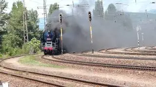 498.104 Albatros Vácon áthalad