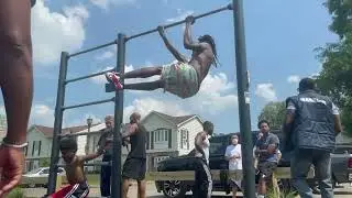 NOO BARZZ WORKING OUT WITH GIANT FROM BARTENDAZ AT STYLES P NEW WORKOUT PARK 🏋🏿&zwj;♂️🏋🏿&zwj;♂️🏋🏿&zwj;♂️