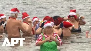 Cold but Cheerful: Germans Take Part in Traditional Christmas Ice Swim | APT
