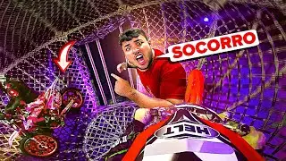CHAMA A POLICIA🚨 FUI PRESO DENTRO DO GLOBO DA MORTE PELO SEGURANÇA MALUCO DO CIRCO!!!