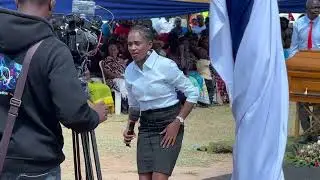 See how carol Mbithe Blessed people with -Niwaile kuthaithwa at a burial service at machakos county.