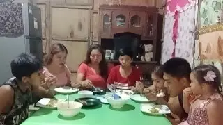 NAGLABA AKO TAPOS PUNTA KAMI NI ZAIRA SA PALENGKE KINUHA NAMIN ANG ORDER NA KAPE NI MOTHER EARTH 