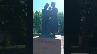Памятник у лютеранской церкви в городе Раахе, Финляндия.