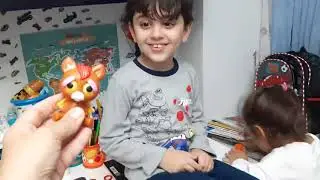 Annesi Efe'ye sürpriz yaptı beraber harika kum boyamalar yaptılar.