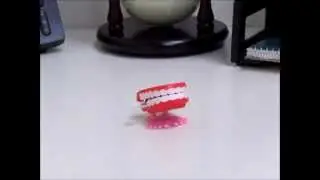 Wind Up Chattering Teeth
