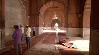 Islamic Stock  Video ]- Copyright &copy; Free &ndash; Panning Shot of Worshippers in Jama Masjid