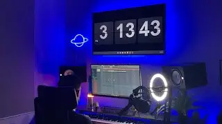Quantich Cooking Up a Couple Beats in the Studio