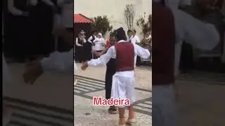 Madeira folk musicians entertain tourists