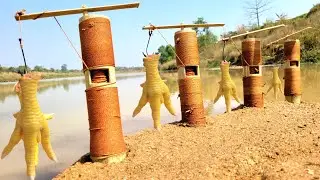 OMG Amazing fishing technique Bamboo Wheel Popular Hook Fish Trap fish with chicken leg. #fishing