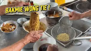 BAKMIE NGUMPET INI TERNYATA DARI TAHUN 1970, DISIRAM PAKE AIR PANAS LAGI!