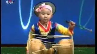 North Korean Children Playing Changgu 北朝鮮幼稚園児のチャング演奏