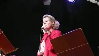 Carina Eklund med Att ang&ouml;ra en brygga