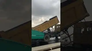 Unloading Asphalt to Paver🙌#trending #contruction #asphalt#foryou #shorts #youtubeshorts #fyp