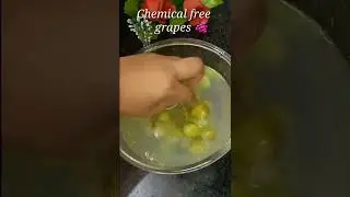 👌Best way to remove CHEMICAL from Grapes 🍇 How to wash Grapes😎😎 #shorts #kitchentips