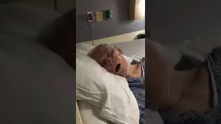 Women singing amazing Grace to her dying father who has Covid