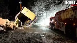 Reit im Winkl - Marquartstein, Vollsperre der B305 nach umgest&uuml;rzten LKW 02.02.2015