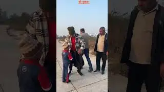 छोटे बच्चे ने जान पे खेलकर गरीब औरत की मदत की। #Nicestory