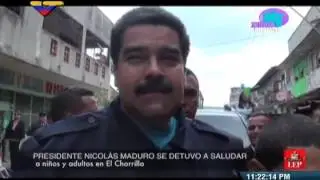 Ni&ntilde;os reciben a Nicol&aacute;s Maduro mientras visita el barrio El Chorrillo en Panam&aacute;