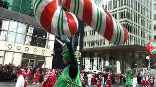 Pretty girls Thanksgiving parade Macy&rsquo;s NYC balloons 2023 November 23 5th avenue
