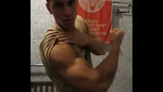 Teen 19yo bodybuilder flexing big biceps / read description