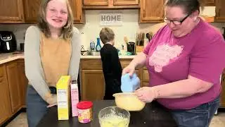 Dolly Parton&rsquo;s ￼Southern Style, Banana Pudding Cake