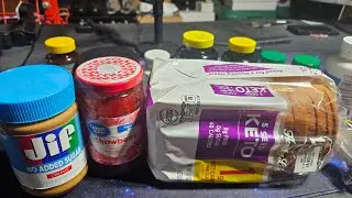 Diabetic? 13 carb keto peanut butter jelly sandwich😋