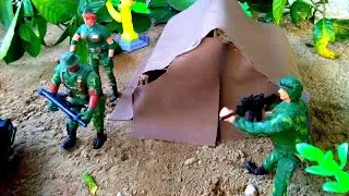 Soldier toy Army men build a base camp, Military vehicle video for kids, Lipi toys