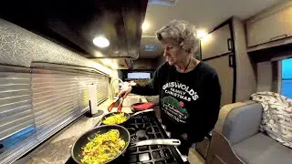 Winter RV Adventure: Crabbing & Coastal Life in Newport, Oregon | Lean & Green Surf & Turf Feast!