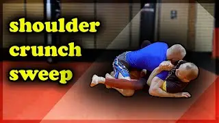 Shoulder Crunch Sweep #bjj #grappling #submissionguide