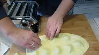 How to make homemade ravioli(with the pasta machine and without)
