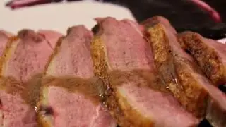 Petto d&rsquo;anatra con salsa ai mirtilli