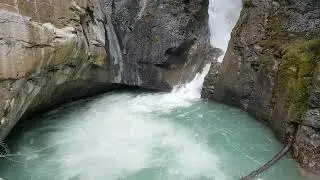 Hiking Johnston Canyon - Alberta&rsquo;s Waterfall Wonderland