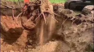 Экскаватор Hitachi ZX180 LCN 5G отгрузка самосвалов грунтом с котлована.
