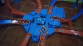 Hot Wheels Criss Cross CRASH