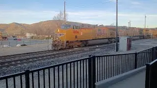 Union pacific 7804 pulling a intermodal train at the train depot in tehachapi california 