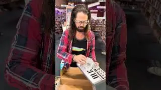 Akai Mpk mini версия 4 #распаковка #akai #mpkmini #mpkmini4