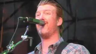 QOTSA- Lost art of keeping a secret (live 2010)