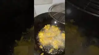 sizzling sounds sa tu bhoke he lag gy #alinesspiceworld #sizzling #cooking #pakora #alsw