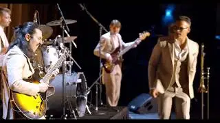 Richie Nuzz performs Just the two of us live at Radio City Music Hall