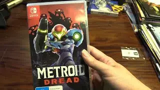 Metroid Dread with exclusive keychain