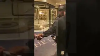 Ice Cube signs autographs for fans in Melbourne 23/03/2023. Like and subscribe for more videos!