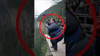 Этот неудачный трюк на канатной дороге вас шокирует 😱