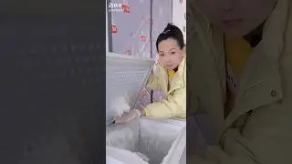 FREEZER FROST EATING ☃️❄️ #deepfreezer #iceasmr #softice #snowasmr #freezerice #frostyice #icebites