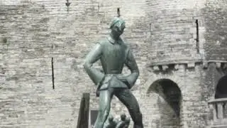 Lange Wapper Statue Antwerp