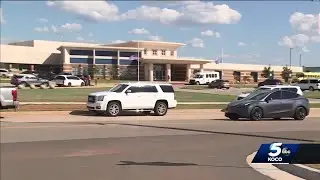 Deer Creek elementary school drop off, pick up zone has parents worried