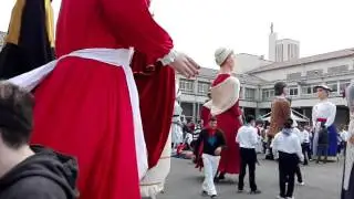 Polonesa Adano, gigantes Javier Bozal
