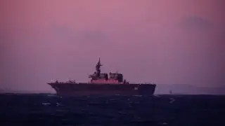 海上自衛隊　護衛艦　DDH-182 いせ　にSH-60K2機着艦！（夕方）